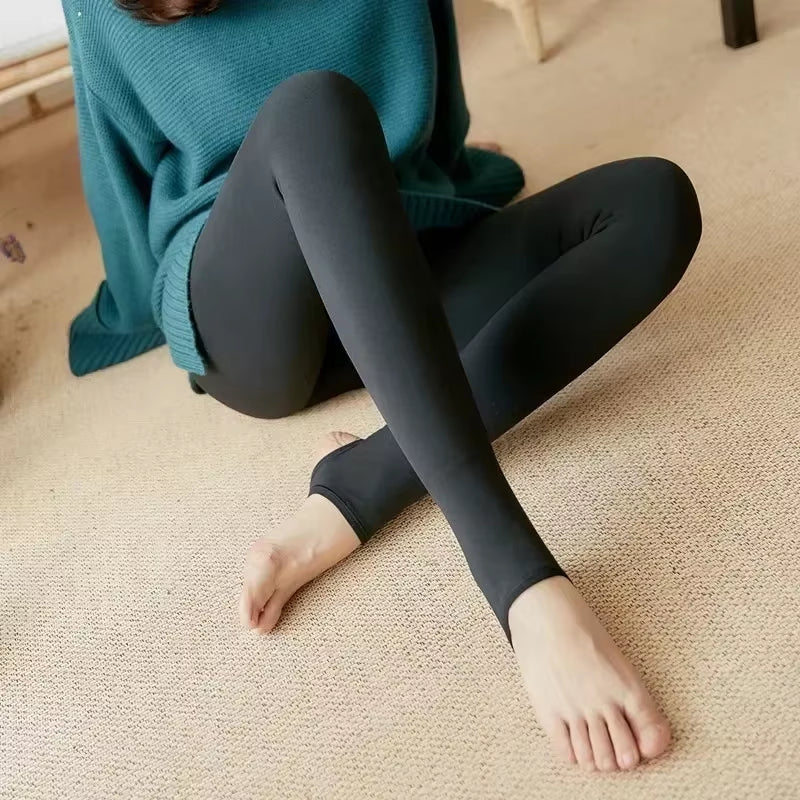 Cozy Women's Fleece-Lined Thermal Leggings - High Waist, Insulated Tights for Winter Comfort (Up to 70kg)